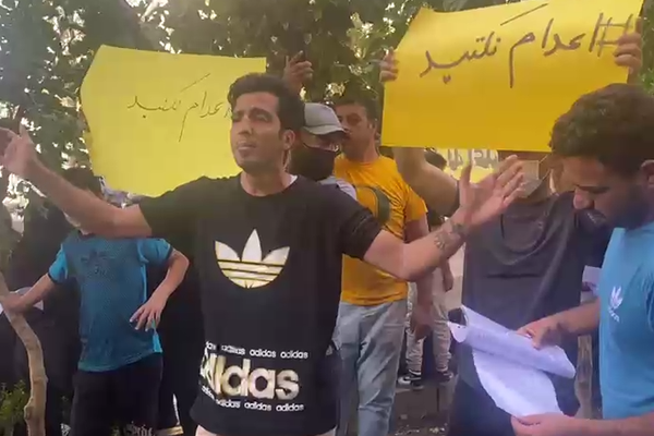 Police Attack Relatives Of Death Row Prisoners Protesting Hangings
