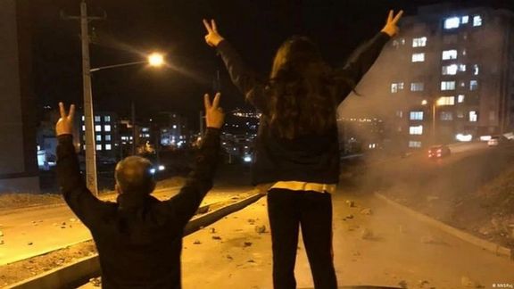 ترحيب شعبي بوصف الحرس الثوري الإيراني "إرهابيا" وهتافات ضد المرشد والنظام في ذكرى القتلى