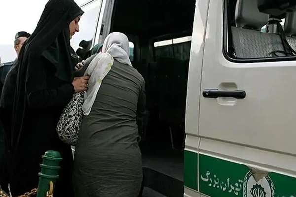 عشية "يوم المرأة".. حقوقيون: قمع النساء في إيران جريمة "فصل عنصري جنسي" ضد الإنسانية