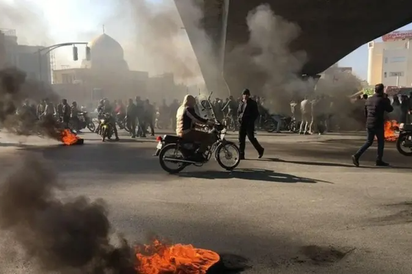 قمع النقابات في إيران.. سياسة ممنهجة لنظام طهران خوفا من انتفاضة جديدة