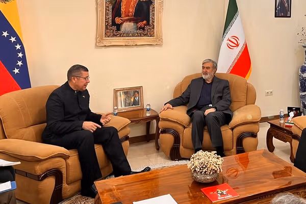 رییس کمیسیون امنیت ملی مجلس: از مقاومت ونزوئلا مقابل آمریکا پشتیبانی میکنیم