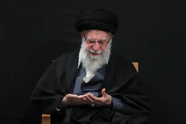 افول یک مستبد؛ خامنهای در هراس سقوط جامعه را به خون میکشد