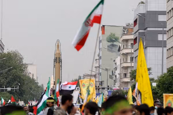 من "علي الطاهر" إلى مضيق هرمز.. إيران ما بين أدوات الضغط والعزلة الاستراتيجية