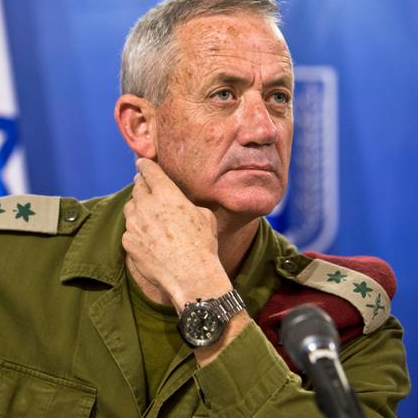 بيني غانتس يدعو خامنئي للخروج من مخبئه ليرى حجم الهزيمة