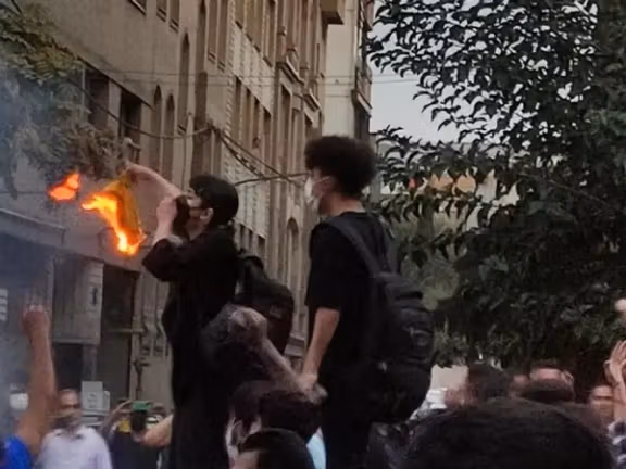 تصویری از حضور نیکا شاکرمی در خیزش انقلابی «زن، زندگی، آزادی»