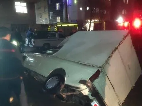 فرونشست زمین در شهرک ولیعصر تهران ۳ خودرو را گرفتار کرد