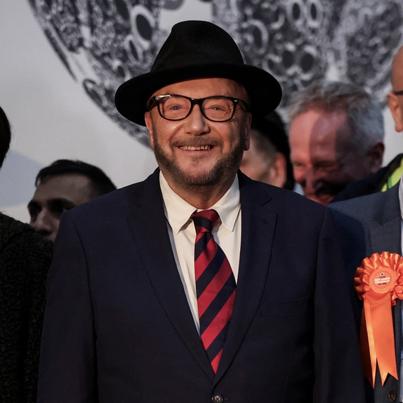 جرج گالووی، سیاستمدار چپگرای بریتانیا در تهران ضمن تمجید از خامنهای جایزه دریافت کرد