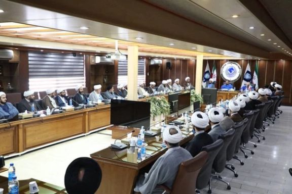 کانال تلگرامی تاریخ اقتصاد: ایرانخودرو ۴۵ آخوند به عنوان پیشنماز استخدام کرده است