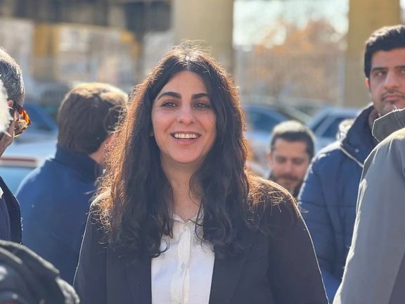 اجرای حکم ۴ سال حبس سپیده رشنو، شاعر مخالف حجاب اجباری، به تعویق افتاد