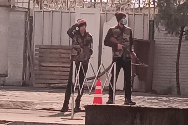 یک ایستبازرسی در جنوب تهران و دو کلانتری در خیابان آزادی، روز جمعه هدف قرار گرفتند