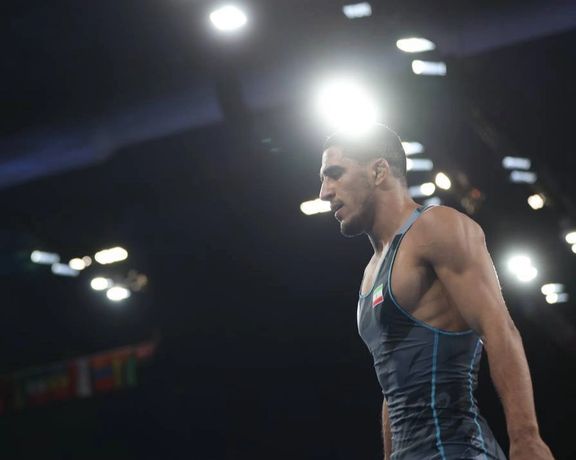 چشمک طلا به ستاره کشتی ایران؛ رحمان عموزاد قهرمان جهان را شکست داد و فینالیست شد