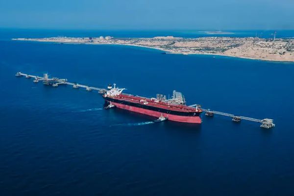 صادرات نفت ایران برای دومین ماه پیاپی کاهش یافت