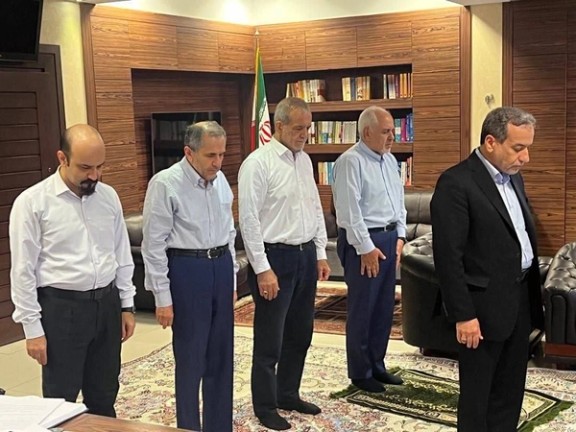 Araghchi leading president Pezeshkian and Zarif in prayers in July