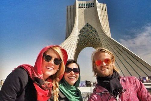 وزیر گردشگری: به اینفلوئنسرها و رسانههای خارجی سیمکارت بدون فیلتر دادهایم