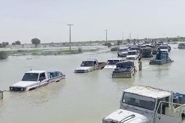 خسائر في الأرواح والممتلكات.. سيول وفيضانات تضرب عشرات المدن في إيران