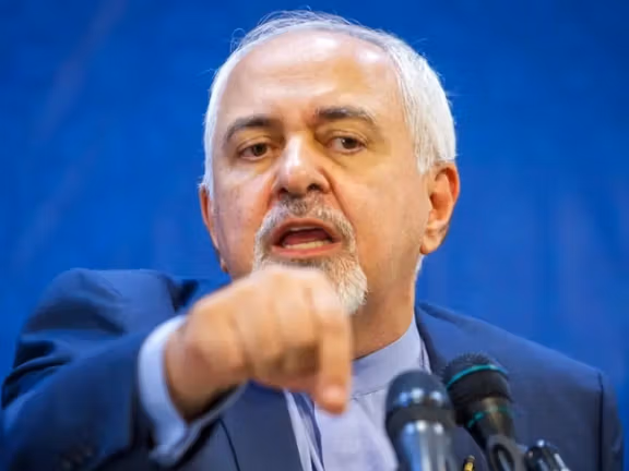 وزير خارجية إيران السابق.. في مذكراته: "طالبان" وصلت للسلطة بـ "المال الإيراني"