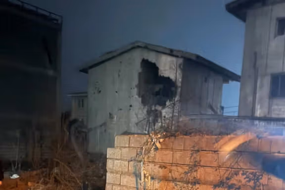 آثار حمله به ویلای جنگلی در منطقه اربکله رامسر در حملات بامداد اول فروردین