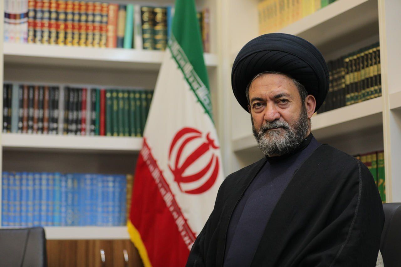 امام جمعه اردبیل: در زمان شاه و به دستور او چتربازان و کماندوها به دانشگاه حمله کردند