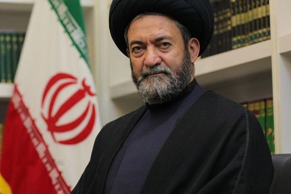 امام جمعه اردبیل: در زمان شاه و به دستور او چتربازان و کماندوها به دانشگاه حمله کردند