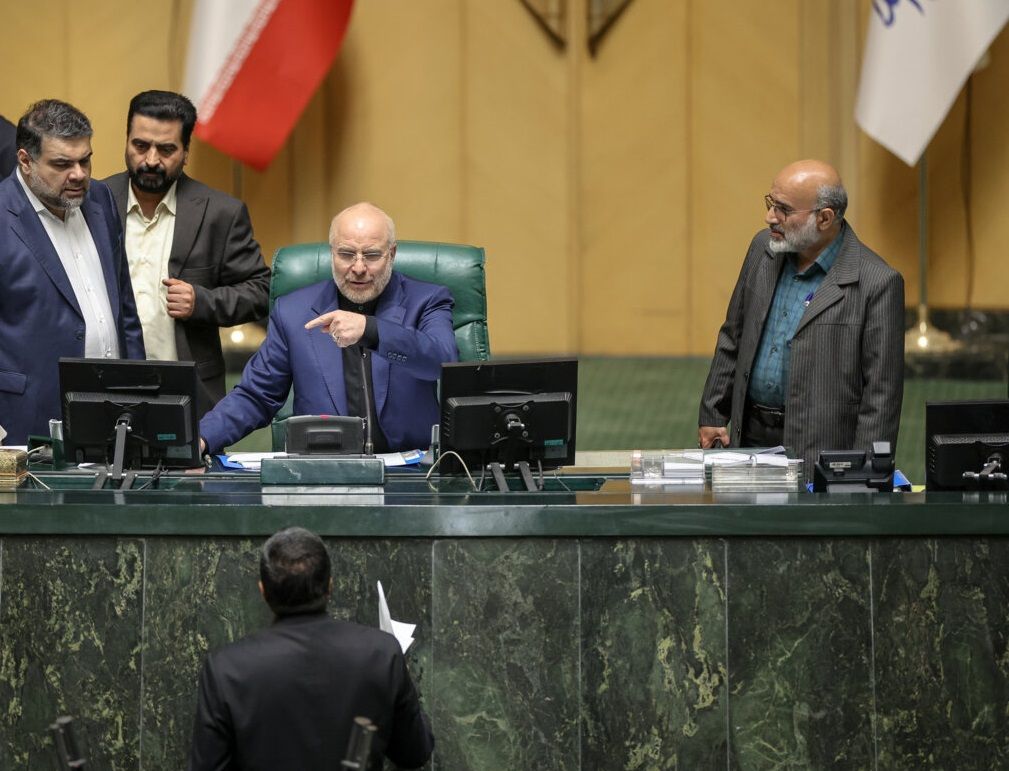 در بررسی اعتبارنامه یک نماینده مجلس شورای اسلامی، نمایندگان به جان هم افتادند