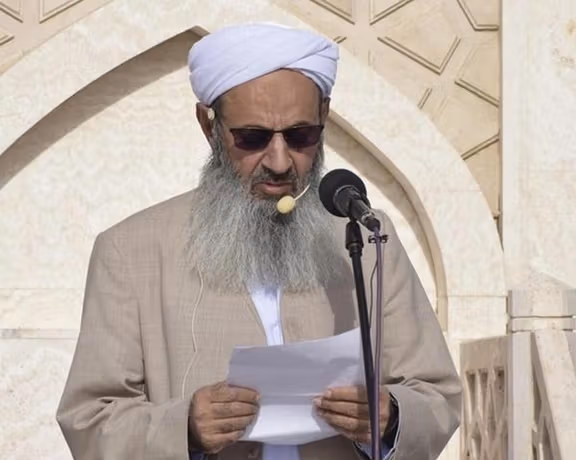 صحيفة خامنئي تهاجم زعيم أهل السنة في إيران لرفضه قتل المعارضين ومطالبته بإجراء استفتاء