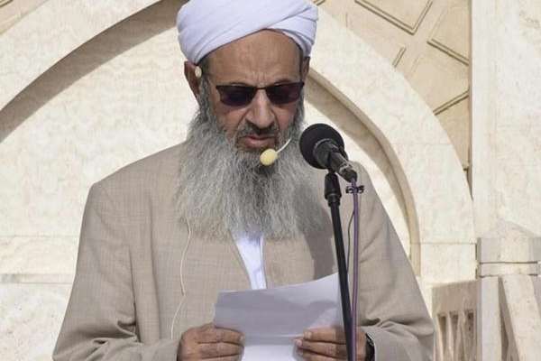 صحيفة خامنئي تهاجم زعيم أهل السنة في إيران لرفضه قتل المعارضين ومطالبته بإجراء استفتاء