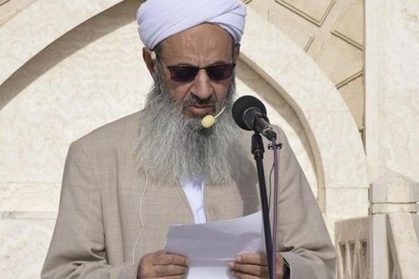صحيفة خامنئي تهاجم زعيم أهل السنة في إيران لرفضه قتل المعارضين ومطالبته بإجراء استفتاء