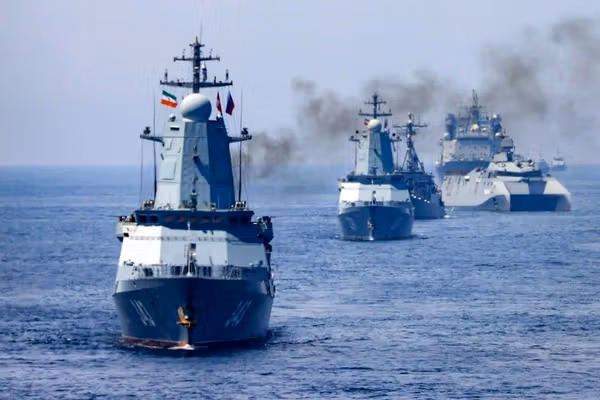 روزنامه کیهان: از تنگه هرمز میتوانیم خسارتهای خود از ابتدای انقلاب را از آمریکا بگیریم