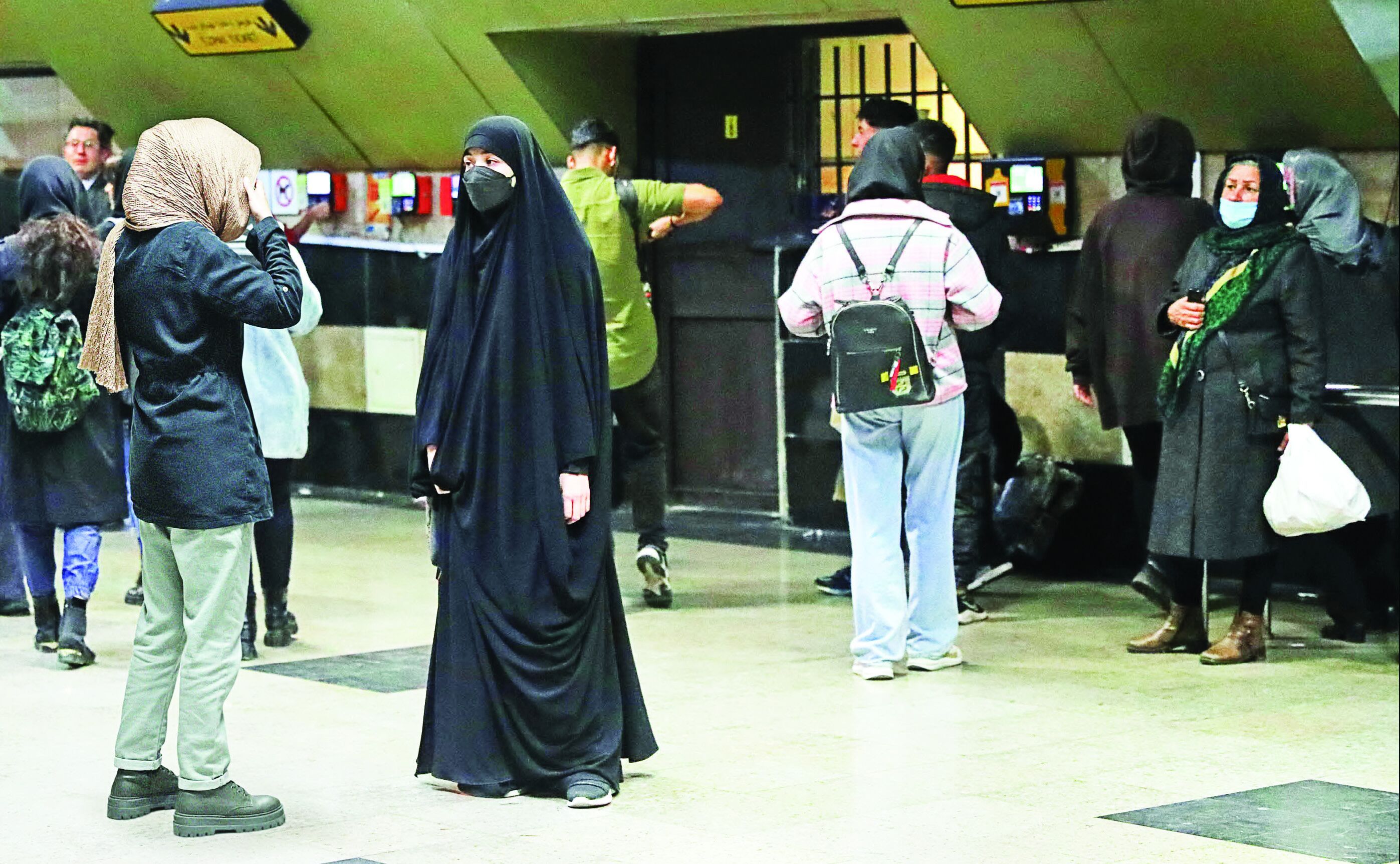 وزیر کشور: مانع حجاب‌بان‌ها شدن جرم است؛ اقدام دو وکیل علیه دستورالعمل وحیدی 