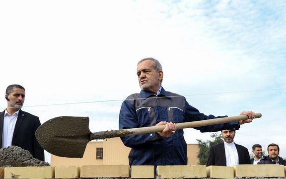 حمایت روزنامه اصلاحطلب از رییس دولت: بنایی کردن پزشکیان پوپولیستی نیست، سازندگی است