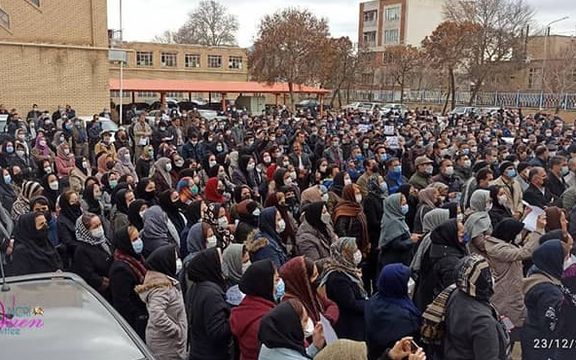 Teachers Across Iran Protest For Pay, Release Of Jailed Colleagues