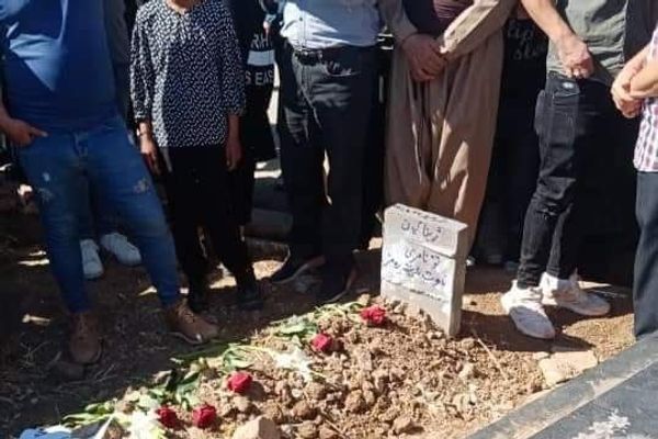 هتافات بـ"موت المرشد" الإيراني أثناء تشييع مهسا اميني.. وتقارير عن انقطاع للإنترنت