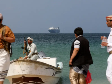 مسؤول أمني عن هجوم الحوثيين على سفينة متجهة إلى إيران: ربما كان "مفتعلا"