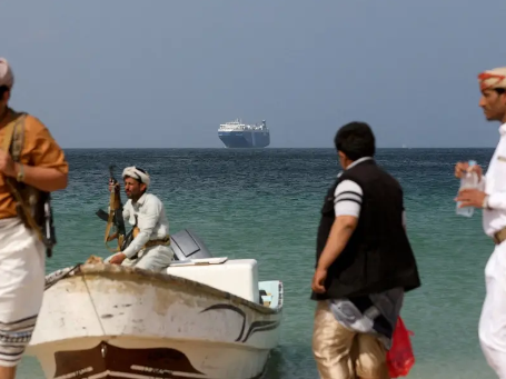مسؤول أمني عن هجوم الحوثيين على سفينة متجهة إلى إيران: ربما كان "مفتعلا"