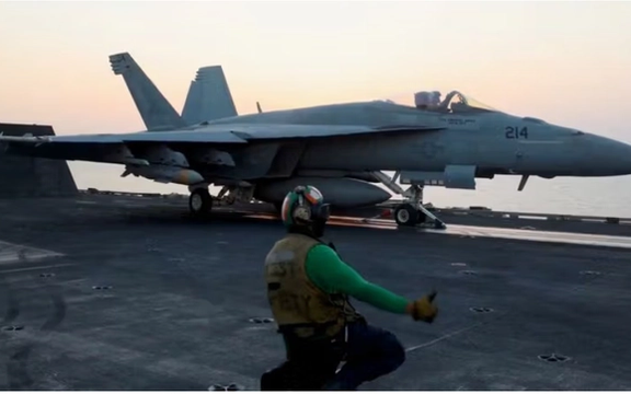 سي إن إن: قبيل المحادثات مع طهران.. الولايات المتحدة تعزّز حضورها العسكري في المنطقة