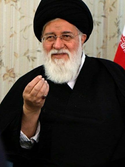 امام جمعه مشهد: مردم با تمام فشارهای معیشتی به این رییسجمهور رای دادند