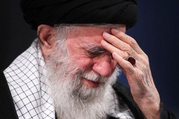 عاقبة خامنئي.. كأس السم أم شراب الشهادة؟