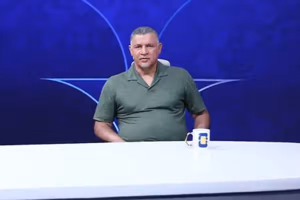 علی دایی: با فغانی در ایران آنطور که شایسته بود رفتار نکردیم، او سزاوار قضاوت فینال جام جهانی است