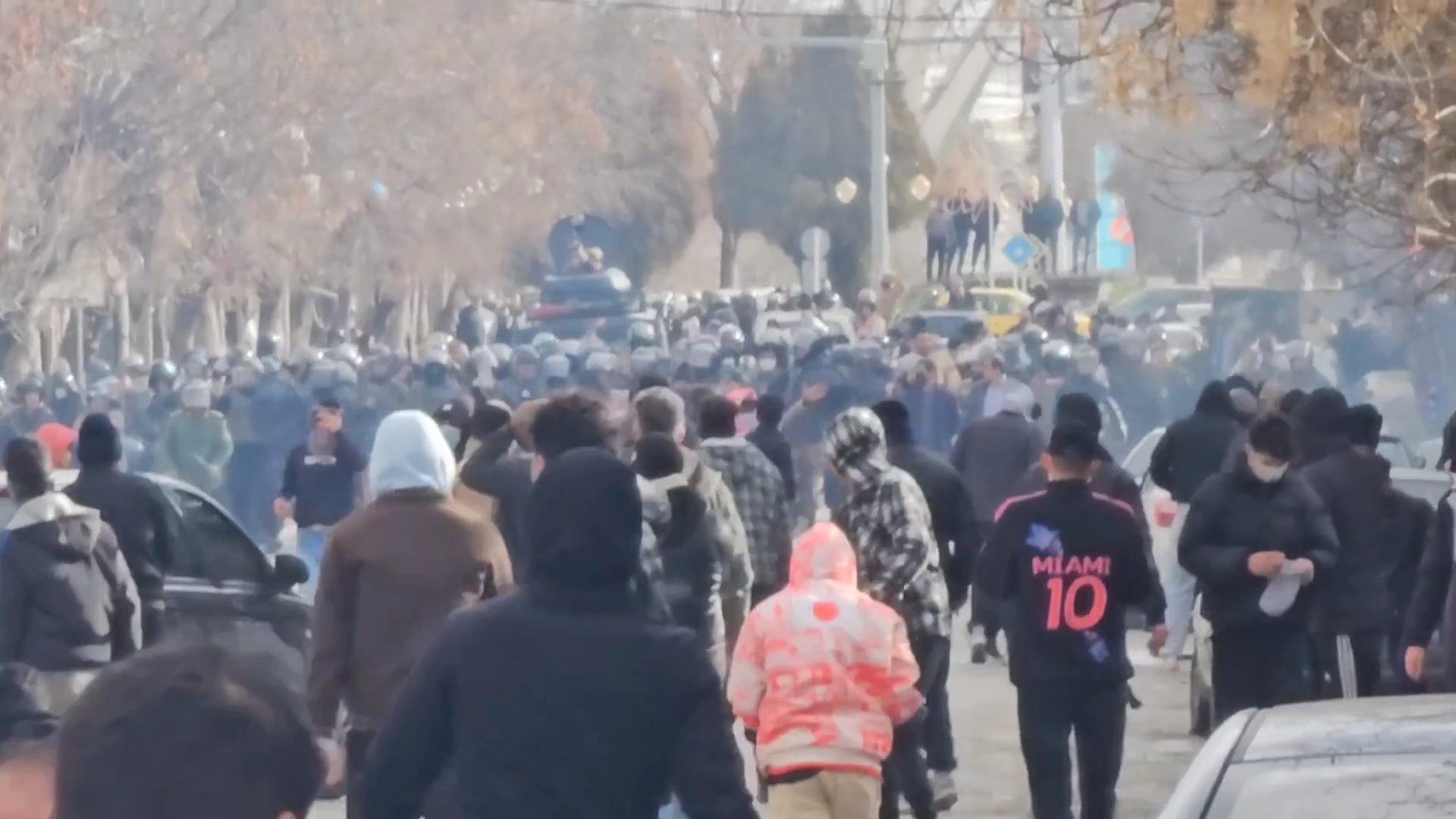 مردم معترض در پنجمین روز اعتراضات در نقاط مختلف کشور به خیابان‌ها آمدند