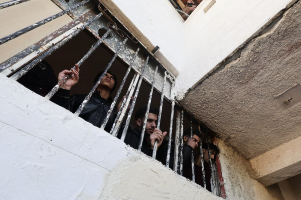 إرث إيران في دمشق.. نظام الأسد لاحق ثلث السوريين بملفات أمنية