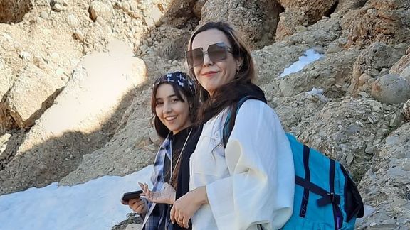 مادر بیتا شفیعیراد، دانشآموز معترض به حملات شیمیایی به مدارس، بازداشت شد