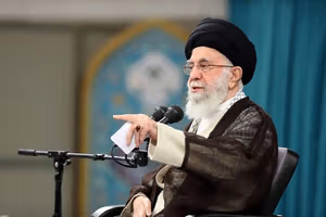 خامنهای: برخی احتمال درگیری نظامی را تکرار میکنند تا مردم را دل به شک نگه دارند
