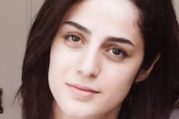 جلد إيرانية لمعارضتها الحجاب الإجباري حثَّ أخريات لسرد قصصهن على الإنترنت
