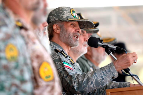 قائد الجيش الإيراني: حرب الـ 12 يومًا كانت درسًا يعادل 12 عامًا