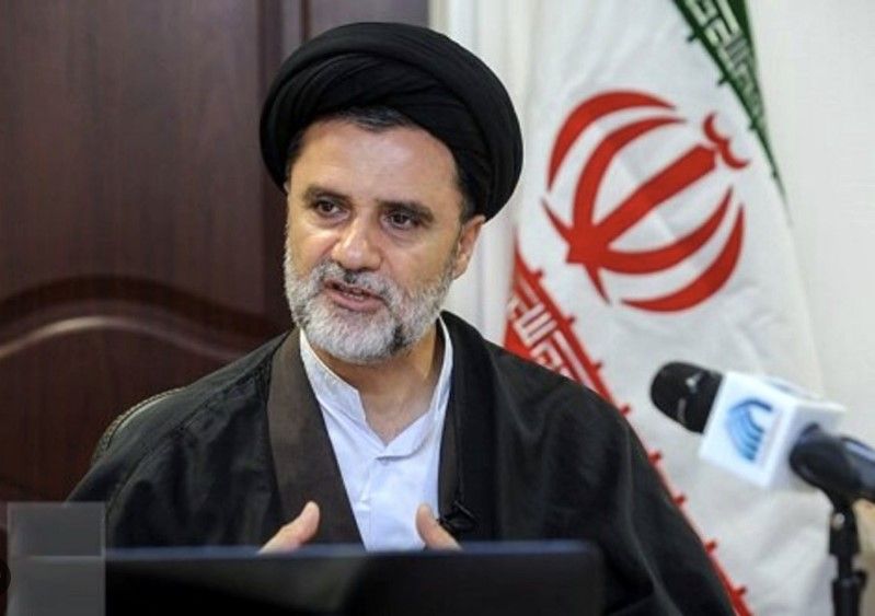 محمود نبویان: تنگه هرمز با افسانه سرایی و هالیوود بازی باز نخواهد شد