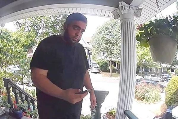 مقابل "غرين كارد" لعائلته.. اعترافات جديدة للمتهم بمحاولة اغتيال الناشطة مسيح علي نجاد