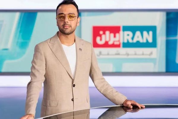 بدء محاكمة المتهمين بالاعتداء على مذيع "إيران إنترناشيونال".. أمام محكمة جنايات إنجلترا