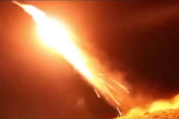 طبول الحرب تدق مجددًا.. إيران تضرب قواعد في الأردن والإمارات بعد استهداف أميركا جزيرة لارك