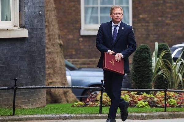 UK Defense Secretary Dismisses Iranian Sanctions