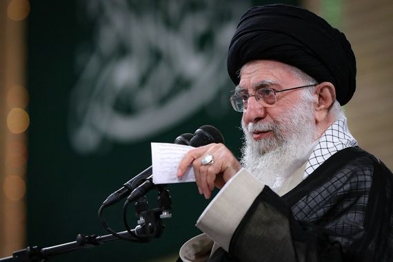 Ali Khamenei delivering a speech on June 12, 2022